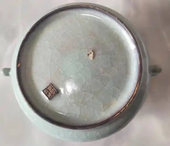 宋代汴京官窑冰裂纹双耳簋式炉_瓷器_青瓷_应力