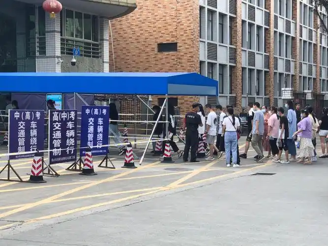 高考踩点东坡考生提前熟悉考场