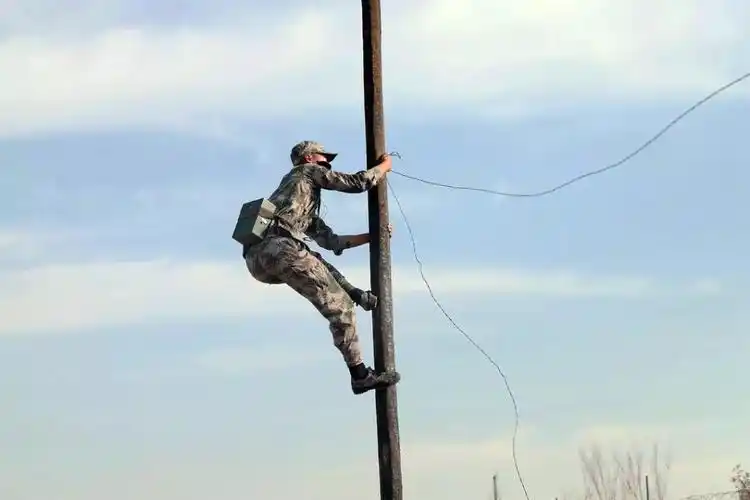 被誉为军队的神经通信兵的世界是什么样的