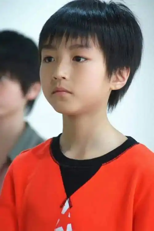 王俊凯:都说了少关注我年轻的时候_美人_明星_感想