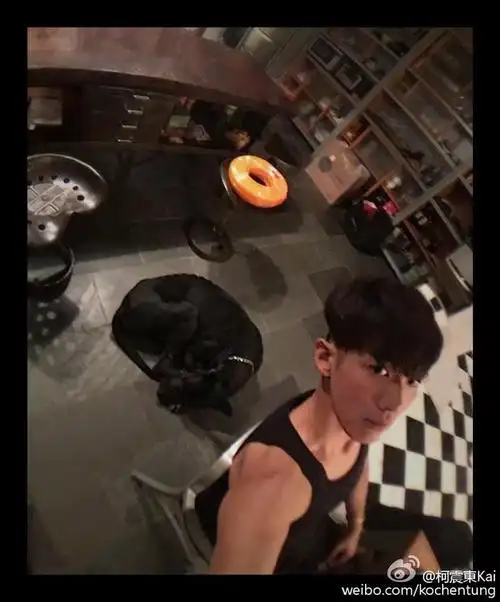 小鲜肉回归柯震东秀肌肉实力撩妹