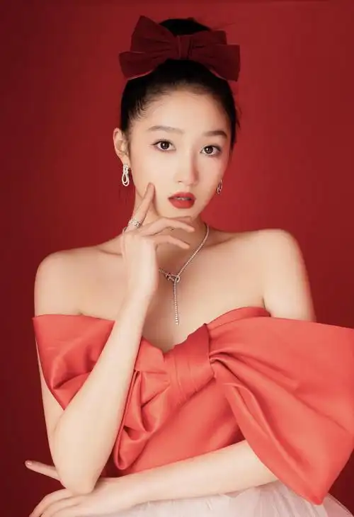 关晓彤不理分手传闻,综艺中自制咸奶茶,人美手也巧自称是吃货