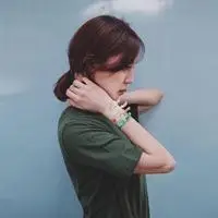 2020美女头像侧脸真实_微信头像图片大全