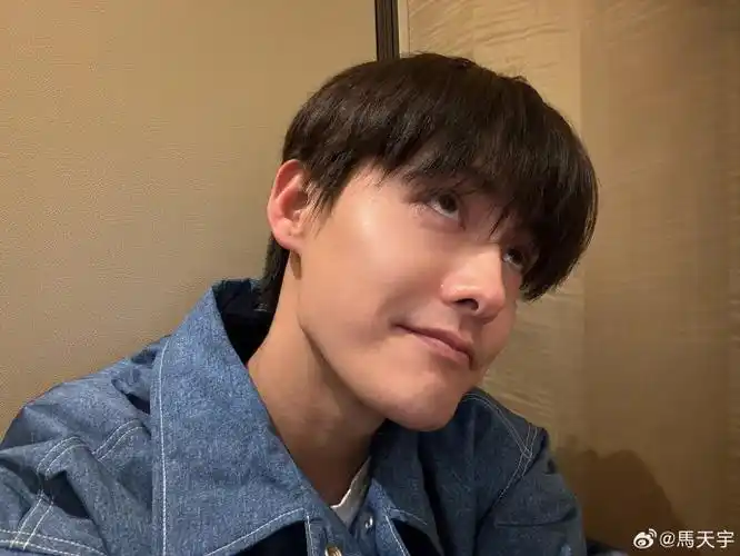 马天宇雨落屋瓦开机照