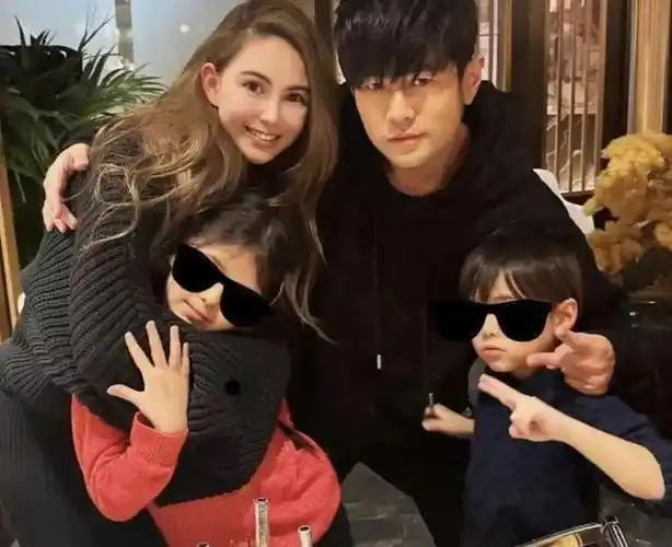 周杰伦能跟昆凌合照的就是周杰伦