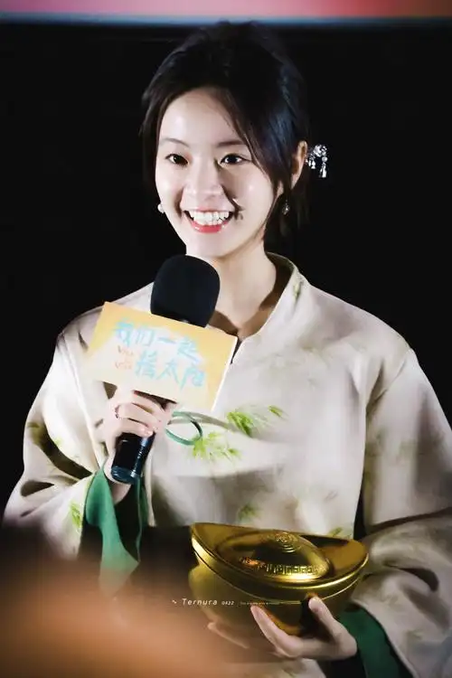 李庚希超话7715#李庚希我们一起摇太阳#  240214