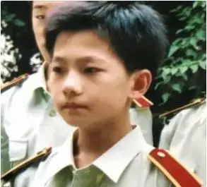 看了这些明星的童年照才知道长大以后好看的小时候都有迹可循