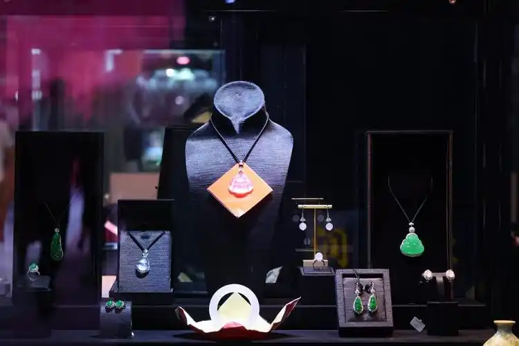 成都国际珠宝展举行 近十万款珠宝首饰展出 四川新闻频道 - 四川新闻