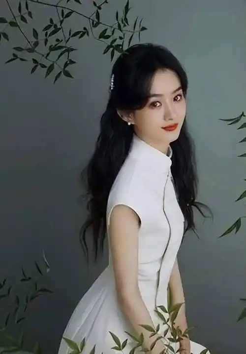 和吴亦凡,张碧晨撕扯不清,被骂上热搜的赵丽颖,一点也不亏!