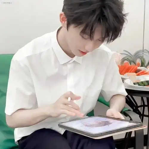 永远心动于马嘉祺的白衬衫