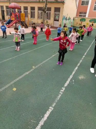 三条鱼,水里游,快快乐乐做朋友.