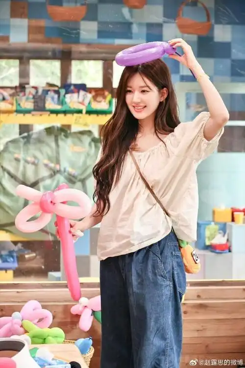 的每一天都很开心#@赵露思的微博晒出拿着气球花的照片告别#综艺童话