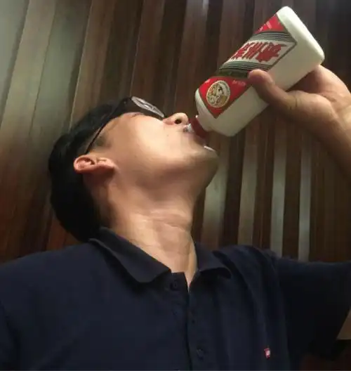 茅台国台郎酒为什么都喜欢用不透明玻璃瓶装原来跟香型有关