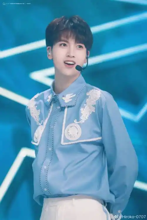 图楼一笑倾城陈宥维uv78