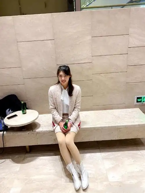 生活中的体育明星张雨霏,长腿宽肩,性感身材.笑容非常有感染力