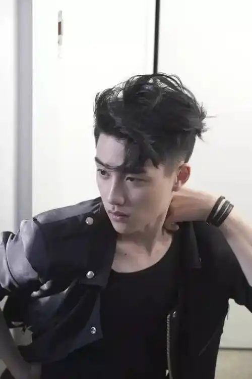 男生逗号刘海帅吗三七分逗号刘海怎么弄好看