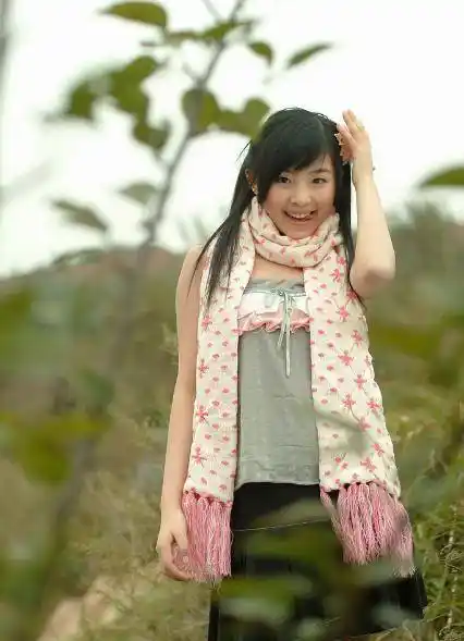 张含韵就是在超级女声这个节目中走红的,那个时候她参加的是2004年的