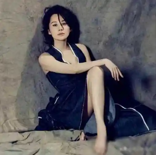 她魅力不减,55岁依旧吸引众人,单身生活精彩_许晴_挑战_梦想