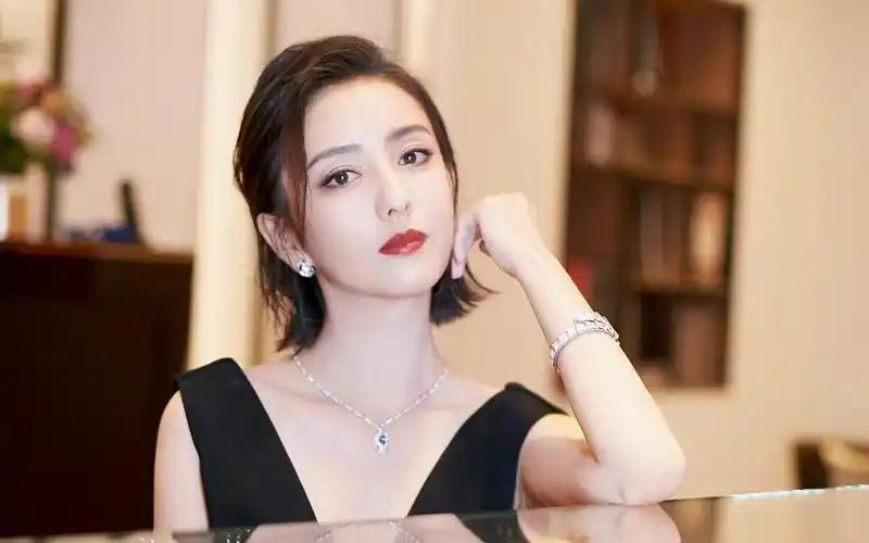 佟丽娅超a性感高清桌面壁纸