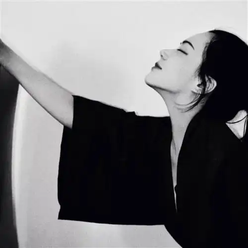 美女头像高清黑白高冷