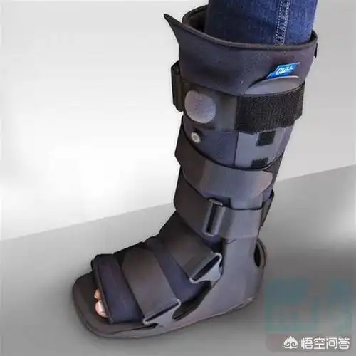 脚崴了应该冰敷还是热敷