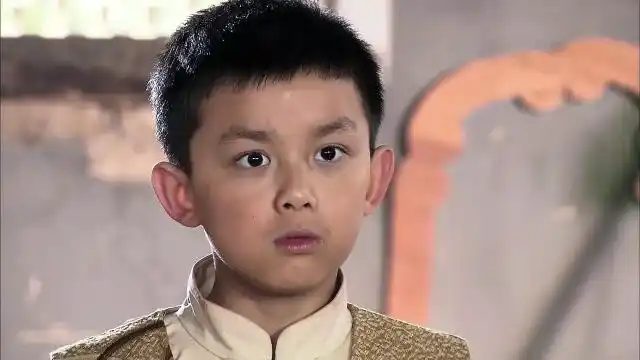 天涯赤子心:吴磊小时候也太可爱了吧!一个小孩居然敢和恶霸搏斗