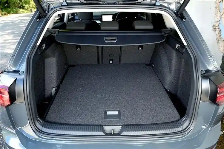 图解第八代高尔夫旅行版,更帅更科技了的家庭生活之车