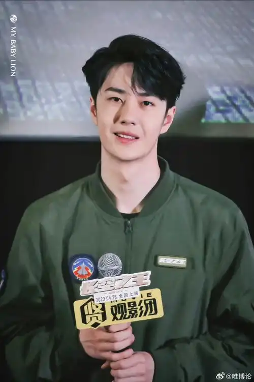 王一博歪嘴笑梦回蓝忘机##王一博