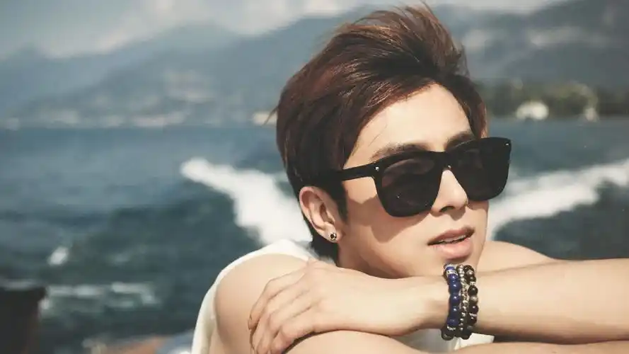 郑允浩东方神起明星风尚壁纸