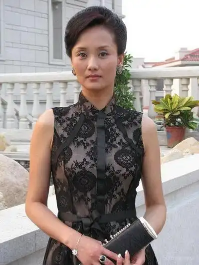 p>李颖,1966年4月15日出生于上海市,中国内地女演员.