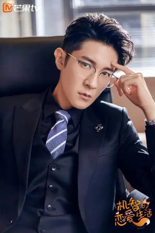 许多剧集都不会让男演员们戴上眼镜,因为近视仿佛和男神们隔了一个