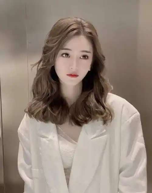 中短发烫发发型图片,中短发发型女2022新款