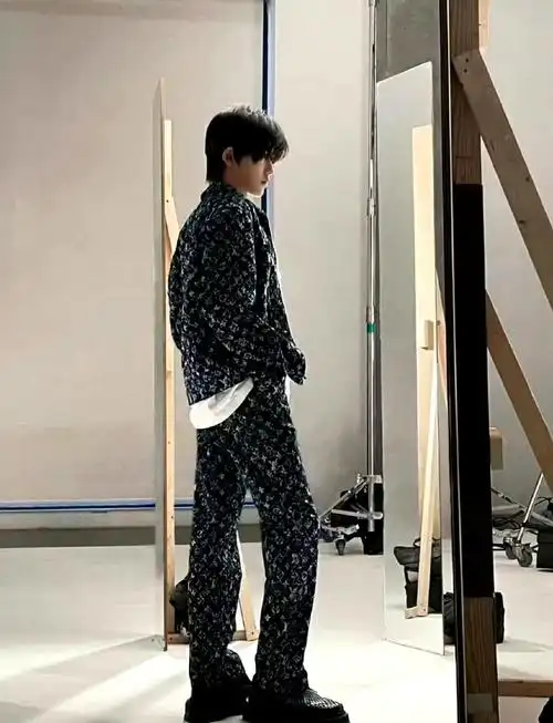 宋亚轩腰好细啊