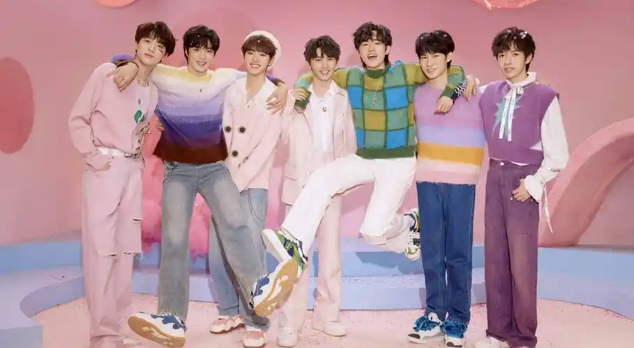 目前公司推出的初代男团tfboys中的三位成员,已经都在各自的领域中