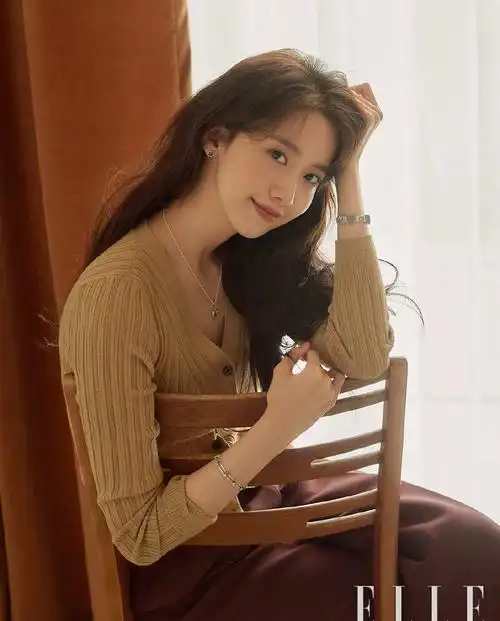 林允儿12月韩国杂志大片写真图片