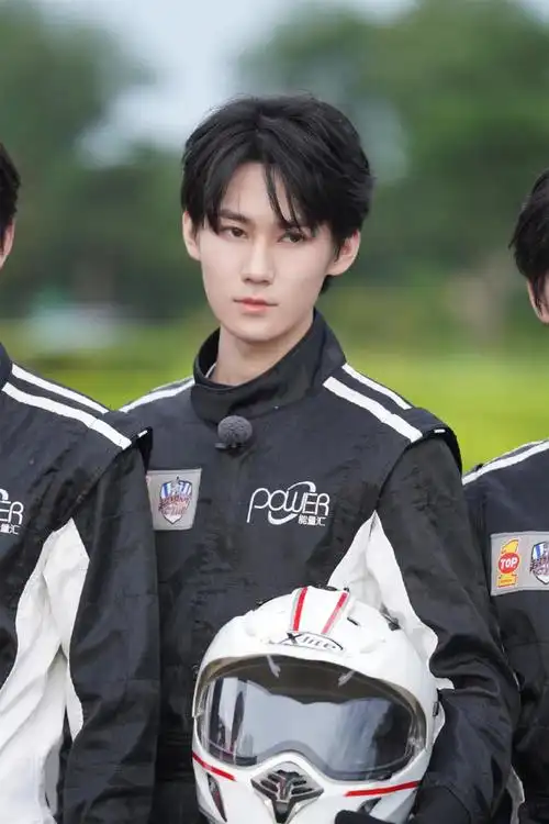 张真源赛车服##青年演员张真源