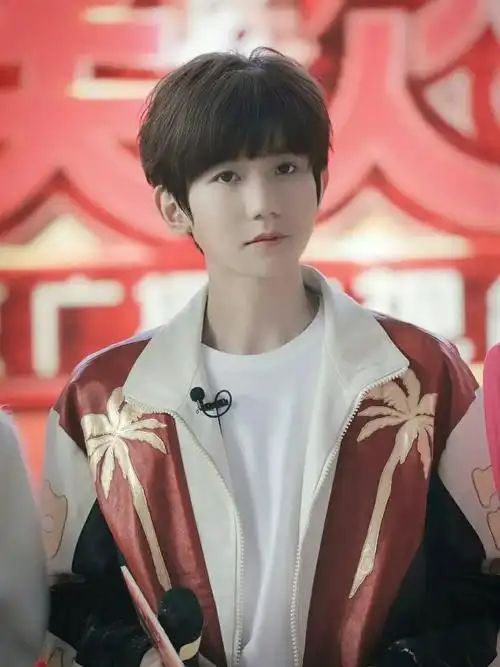 谁能想到2021年还能看到源源锅盖头 奇妙啊