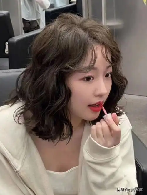比长发洋气,比短发显脸小,真美|发型|卷发|发尾|刘海_网易订阅