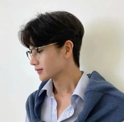 复古大背头想在「开学季」成为校园里的潮流icon?