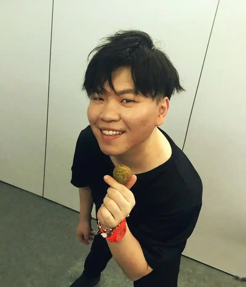 我是唱作人常石磊,这一次,不止是歌手.多喝水,不然亏了.