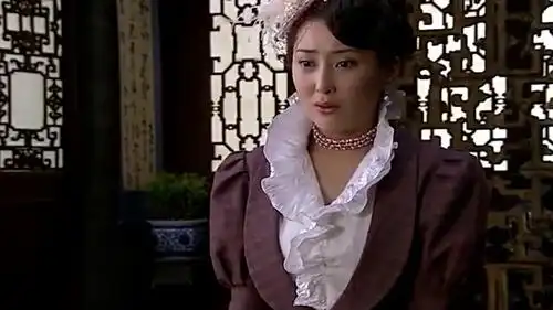 铁梨花:赵嫣然说五姨太给梁飞虎殉情了,不料却出现在赵府