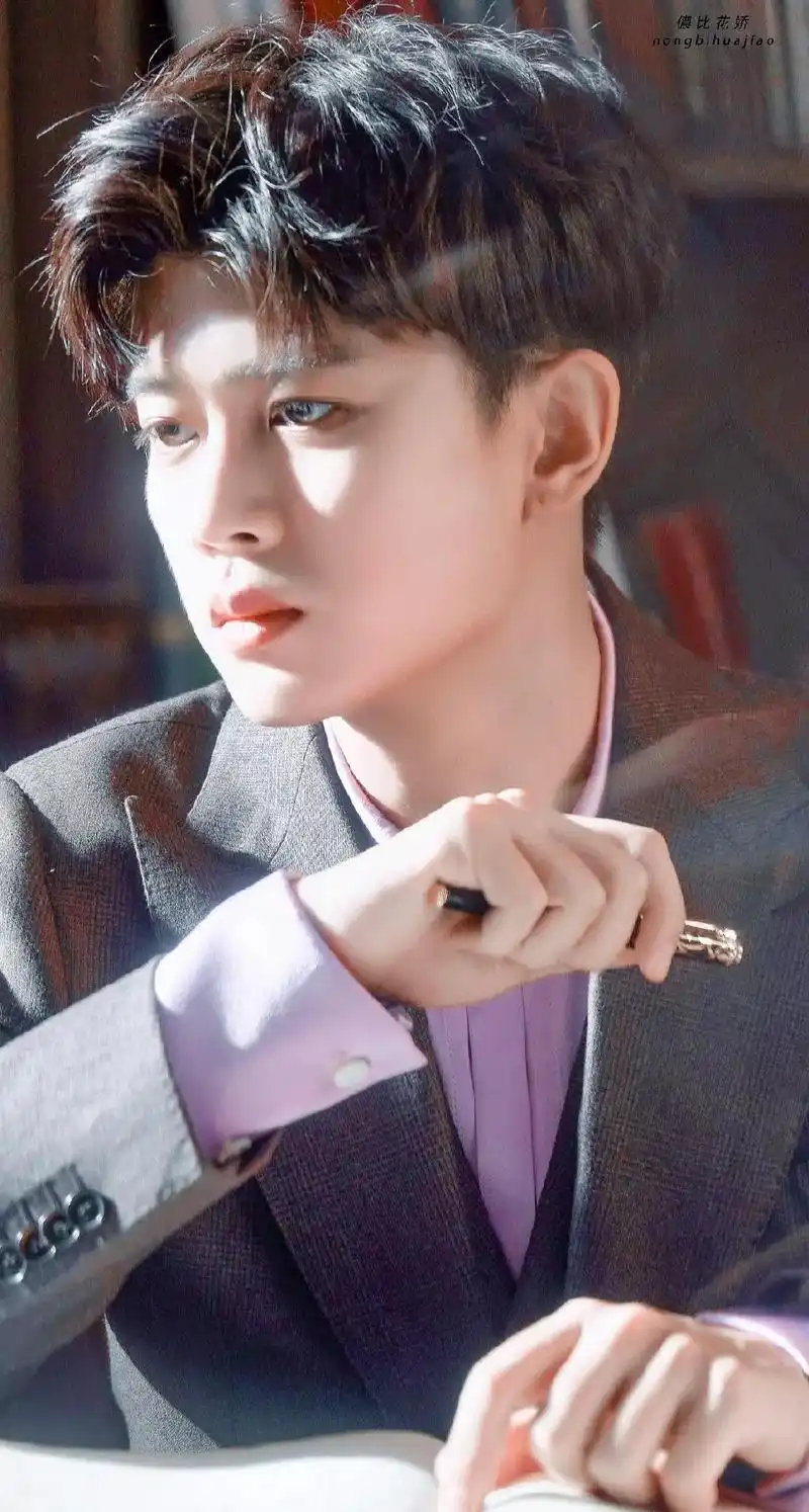 任嘉伦 #任嘉伦壁纸  天涯踏遍,兰亭远望 祝福你一袭青春 - 抖音