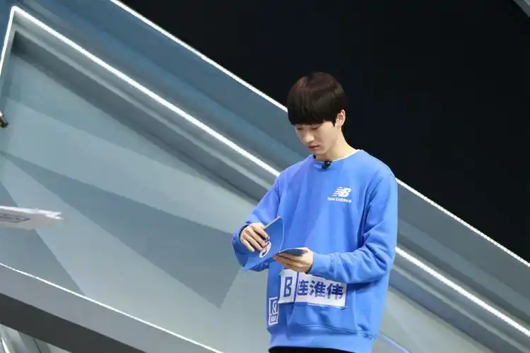 连淮伟青春有你获蔡依林铁凶称赞舞台实力逐渐放光