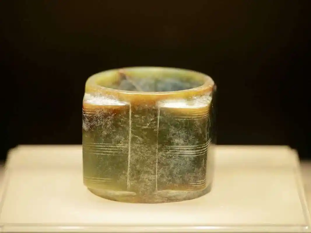 三星堆文明的神树纹玉琮,是三星堆与良渚文化融合的见证