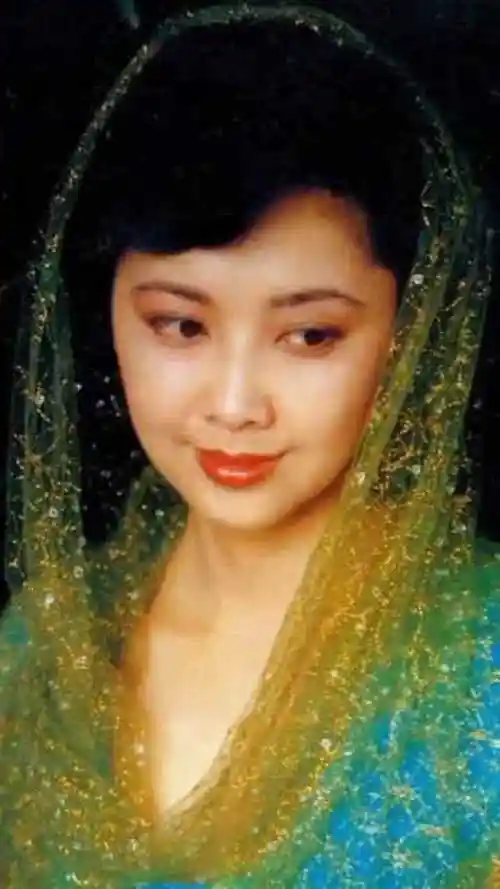 最美女儿国国王朱琳,回眸一笑胜星华!