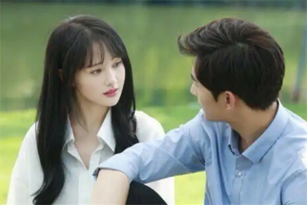 q4:不管过了多少年,杨洋和郑爽仍然一脸夫妻相,为何赵丽颖和李易峰却