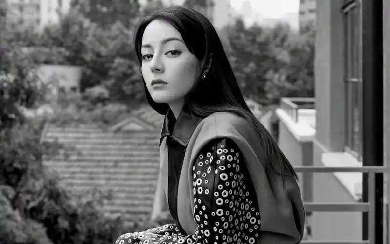 迪丽热巴魅力写真桌面壁纸