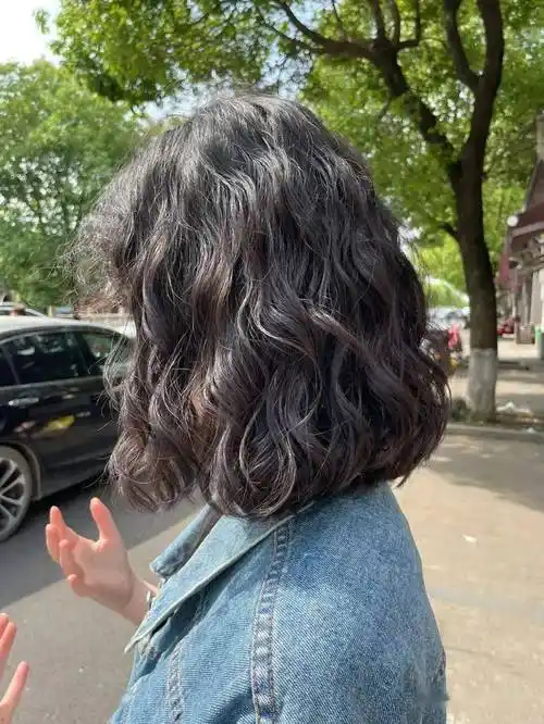 初夏被夸到爆的最热"中短烫发"(50款)_短发_发型_韩系微