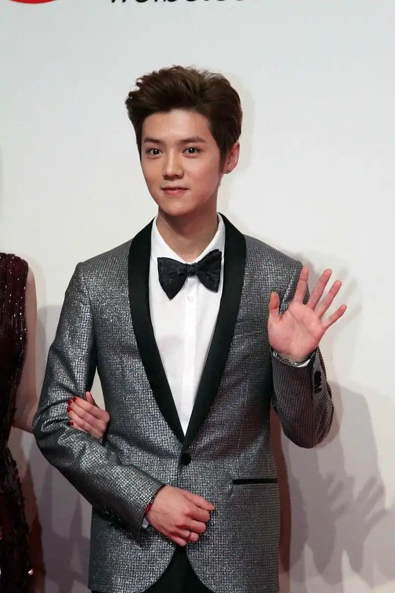 鹿晗出道多年,他的家世依然是个谜,不过根据他日常的行事作风就知道他