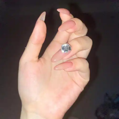 也太太太美了吧,第一次尝试自己粘钻球,做好完全惊艳到我,半夜玩手机